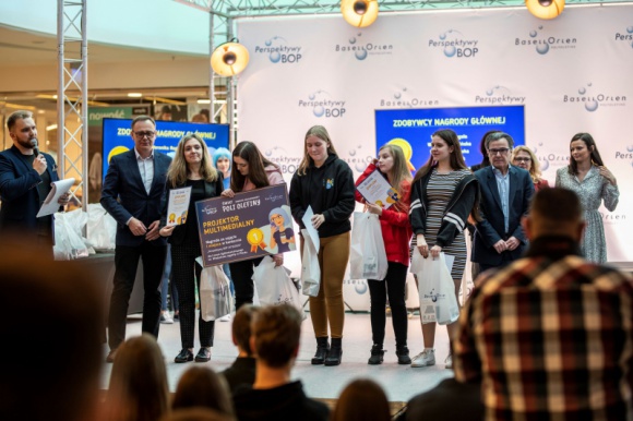 Poznaliśmy zwycięzców projektu „Perspektywy BOP 2019/2020” Styl życia, LIFESTYLE - Uroczystą Galą Finałową w galerii handlowej Mazovia zakończyła się tegoroczna edycja projektu „Perspektywy BOP”, w którym uczestniczyła młodzież z ośmiu szkół ponadpodstawowych z powiatu płockiego.