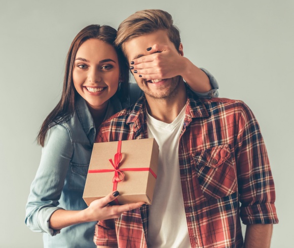 Kiedy chłopcy noszą bokserki, mężczyźni noszą SAXXy Styl życia, LIFESTYLE - O ile wskazanie terminu Dnia Kobiet nie sprawia większości z nas problemu, tak podanie daty święta płci przeciwnej, może okazać się problemem. Dzień Chłopaka we wrześniu czy może Dzień Mężczyzny w marcu? Dwie dość odległe daty… (...)