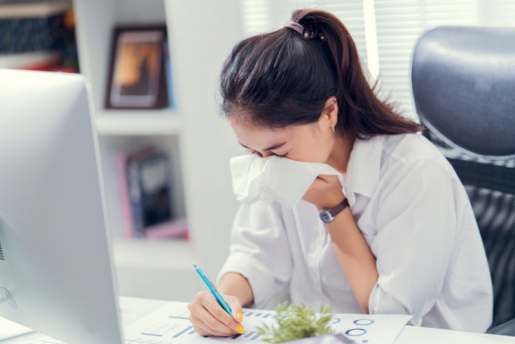 Home office z alergią w tle Czyli jak pracować, kiedy za oknem pyli? Styl życia, LIFESTYLE - Praca w domu wymaga samozaparcia, organizacji czasu oraz odpowiedniego planu. Niekiedy najbardziej przeszkadzają nam w niej nie domowe sprawy, ale… alergia.
