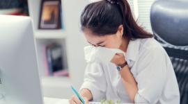Home office z alergią w tle Czyli jak pracować, kiedy za oknem pyli? Styl życia, LIFESTYLE - Praca w domu wymaga samozaparcia, organizacji czasu oraz odpowiedniego planu. Niekiedy najbardziej przeszkadzają nam w niej nie domowe sprawy, ale… alergia.