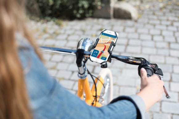 Ze smartfonem na rowerze, czyli nowy uchwyt od Hamy Styl życia, LIFESTYLE - Sezon rowerowy można uznać za rozpoczęty, a co za tym idzie nadszedł czas na zaopatrzenie się w gadżety, które mogą być przydatne podczas jazdy na dwóch kółkach.