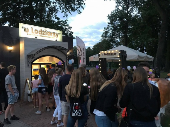 10 na 10 - lody śmietankowe i truskawkowe “u Lodziarzy” ocenione przez ekspertów Styl życia, LIFESTYLE - Lody śmietankowe i truskawkowe Wytwórni Lodów Polskich “u Lodziarzy” znowu zdobyły uznanie w oczach konsumentów i fachowców z branży. Zostały TOP PRODUKTEM roku 2020 i mogą się posługiwać godłem “Doceń Polskie”.