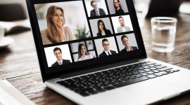 Idea Productions Poland z kolejną realizacją dla branży finansowej Styl życia, LIFESTYLE - Coraz więcej branż dostrzega zalety nowoczesnych narzędzi online w swojej codziennej działalności. Technologiczna rewolucja nie ominęła również sektora finansowego. Tak oto agencja eventowa Idea Productions Poland zrealizowała usługę streamingu dla dużej organizacji z tego rynku.