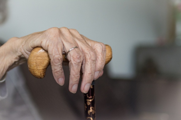 Seniorzy twierdzą, że starość można porównać do przymusowej izolacji Styl życia, LIFESTYLE - Seniorzy uważają, że całą starość można byłoby porównać do przymusowej izolacji.