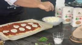 Sos – największy grzech prawdziwej włoskiej pizzy Styl życia, LIFESTYLE - Historia pizzy to historia ewolucji i rewolucji, która sprawiła, że to danie stało się jednym z najpopularniejszych na świecie.