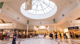 Centrum Korona wspiera lokalne stowarzyszenia i fundacje Styl życia, LIFESTYLE - Produkty i akcesoria do pielęgnacji i higieny osobistej, 15 kartonów z odzieżą oraz środki do walki z koronawirusem trafiły w listopadzie do fundacji „Kolorowe Dni” oraz stowarzyszeń „Femina-Fenix” i „Różowe Okulary”. Darowiznę przekazało Centrum Korona we Wrocławiu.