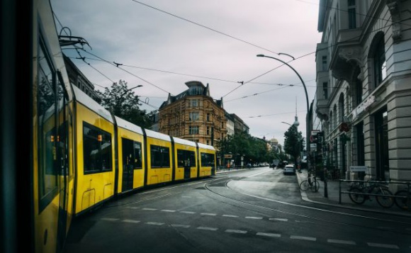 Test środków transportu w mieście Styl życia, LIFESTYLE - Siedem środków transportu i jedno miasto, który z pojazdów okazał się najbardziej skuteczny? Sprawdzili to specjaliści z centrumrowerowe.pl w swoim eksperymencie.