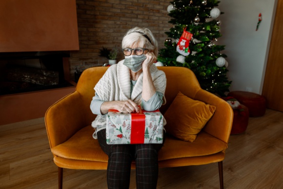 Emeryckie święta 2020 będą pełne ograniczeń Styl życia, LIFESTYLE - Jak seniorzy spędzą święta 2020? Ograniczenia dotyczące przemieszczania się oraz brak pieniędzy dadzą im się we znaki. Jak można wesprzeć seniorów w tym wyjątkowym czasie?