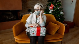 Emeryckie święta 2020 będą pełne ograniczeń Styl życia, LIFESTYLE - Jak seniorzy spędzą święta 2020? Ograniczenia dotyczące przemieszczania się oraz brak pieniędzy dadzą im się we znaki. Jak można wesprzeć seniorów w tym wyjątkowym czasie?