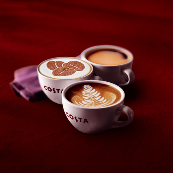 Poczuj wyjątkowy smak nadchodzących Świąt z Costa Coffee Styl życia, LIFESTYLE - Honduras Character Roast, charakteryzującą się głębokim, łagodnym kwiatowym aromatem oraz smakiem, w którym wyczuwalne są nuty pomarańczy oraz czekolady.