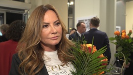Dorota Goldpoint: Pracodawcy nie doceniają kobiet 50+, bo gonią za ludźmi młodymi. Dojrzałe panie mają ogromne doświadczenie i mogą je przekazać Gwiazdy, LIFESTYLE - Projektantka zauważa, że wielu pracodawców nie chce zatrudniać kobiet po 50. roku życia. Mimo że często mają one sporo do zaoferowania, przede wszystkim duże doświadczenie i wiedzę, to propozycje pracy dla nich pojawiają się niezwykle rzadko. Dlatego też Dorota Goldpoint chce udowodnić, że dojrzałe kobiety powinny mieć swoje miejsce w życiu i w społeczeństwie, bo doskonale sprawdzają się w wielu rolach. Sama w swoje 50. urodziny zainaugurowała projekt „The Inner Power”, który zadedykowała właśnie kobietom 50+.
