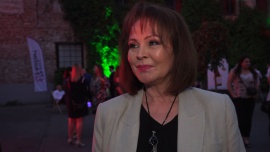 Izabela Trojanowska: Nie obchodzę urodzin i imienin. Nigdy nie było to dla mnie ważne Gwiazdy, LIFESTYLE - Dla wokalistki zarówno dzień urodzin, jak i imienin nie mają żadnego szczególnego znaczenia. Nie są też pretekstem do spotkań w gronie rodziny. To tylko kolejna kartka w kalendarzu, data jak każda inna.