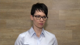 Syndrom oszusta problemem wielu osób odnoszących sukcesy. Z jego powodu częściej cierpią kobiety Problemy społeczne, BIZNES - Syndrom oszusta wiąże się z przekonaniem, że własne sukcesy zawdzięcza się nie talentowi i ciężkiej pracy, lecz przypadkowi i szczęśliwemu zbiegowi okoliczności. Osoba, której dotyka, czuje się nieuczciwie, ma wrażenie, że wcale na swój sukces nie zasłużyła i lada chwila ktoś odkryje jej niekompetencje. To zjawisko – z różnym nasileniem – dotyka ok. 70 proc. ludzi, ale częściej z powodu syndromu oszusta cierpią kobiety. Zwłaszcza te, które odnoszą duże sukcesy albo zajmują wysokie stanowiska.