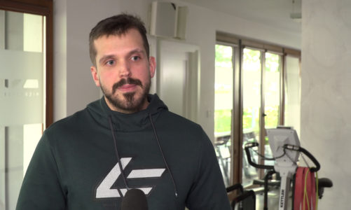 Liczba zwolnień lekarskich z powodu bólu pleców znacznie wyższa niż przed pandemią. Praca zdalna i brak aktywności pogłębiają problem