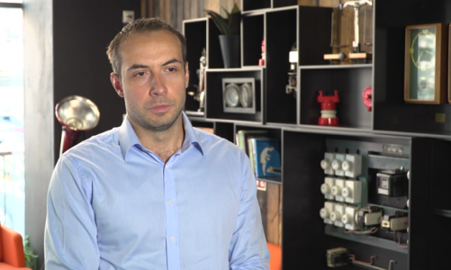 Polacy nie kojarzą pracy fizycznej z dobrymi zarobkami i benefitami. Pracodawcy podbijają stawkę i walczą o pracowników atrakcyjną ofertą